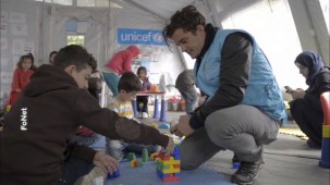 PREŠEVO (FoNet) - Poseta poznatog holivudskog glumca i ambasadora dobre volje UNICEF Orlanda Bluma izbeglièkom kampu u Preševu.