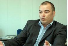 Nakaradno tviter političarenje Nakaradno tviter političarenje