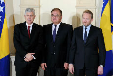 Predsedništvo BiH dolazi u Bgd Predsedništvo BiH dolazi u Bgd