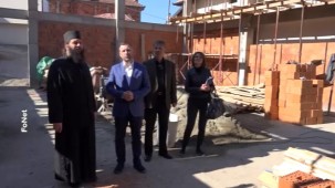 PRIZREN (FoNet) - Ministar za zajednice i povratak u Vladi Kosova obišao je Bogosloviju "Kirilo i Metodije".